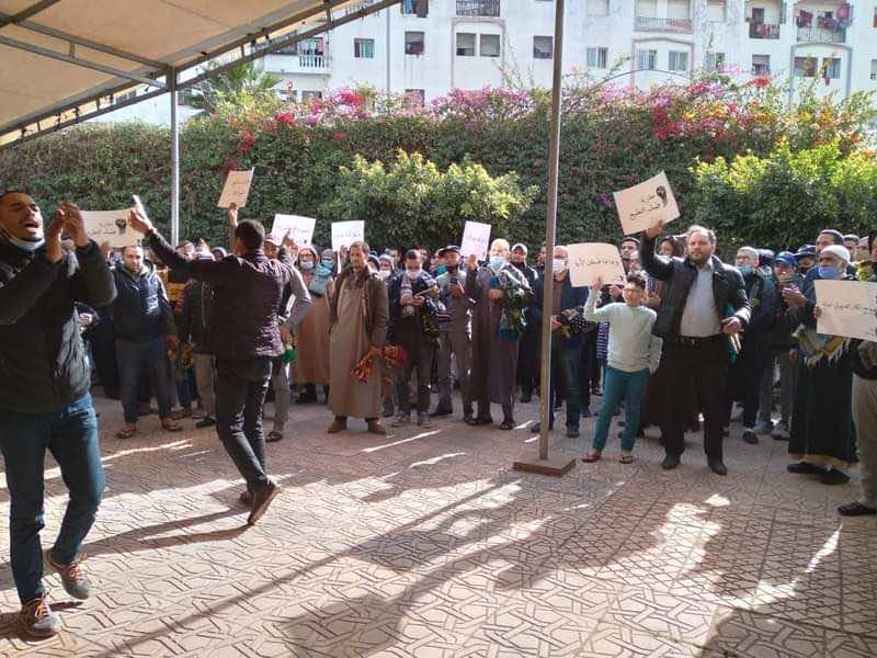عشرات من سكان سيدي عثمان يحتجون بعد صلاة الجمعة رفضا للتطبيع