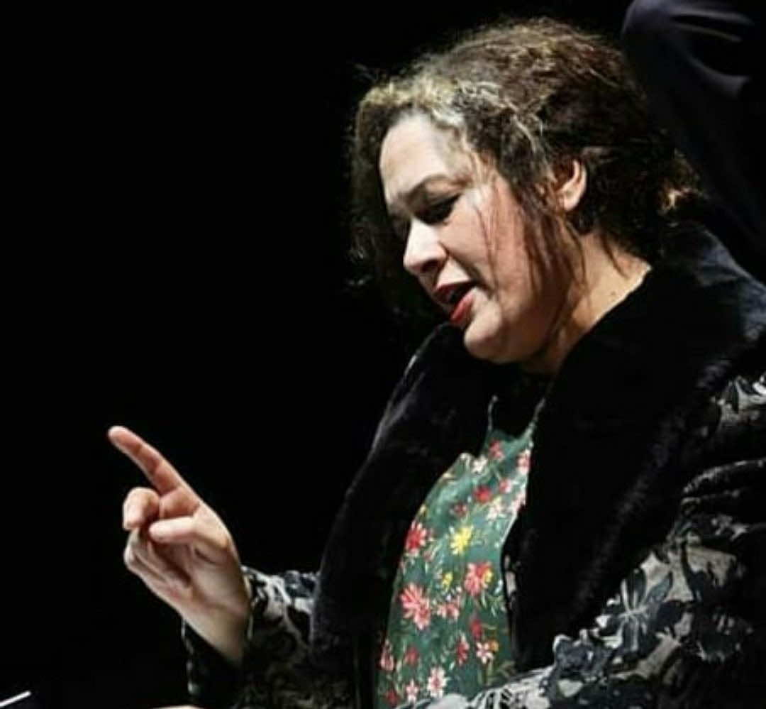 الممثلة حسنة الطمطاوي: كوني زوجة نقيب الممثلين يحرمني من أعمال وليس العكس