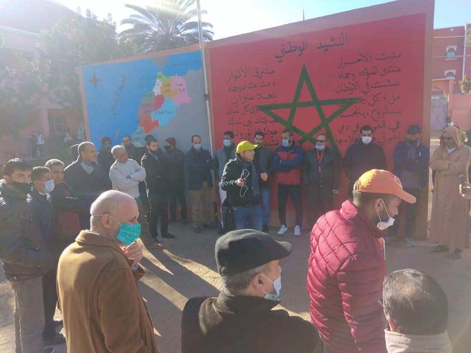 أستاذة يشكون من "الحكرة"...اتهموا أطرافا بالتدخل لإسقاط قرار إبعاد تلميذ عنف أستاذه