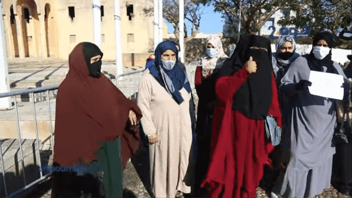 نساء في الدارالبيضاء تشتكين من إهمالهن: نعيش في أعشاش بلاستيك والسلطات أهملتنا- فيديو