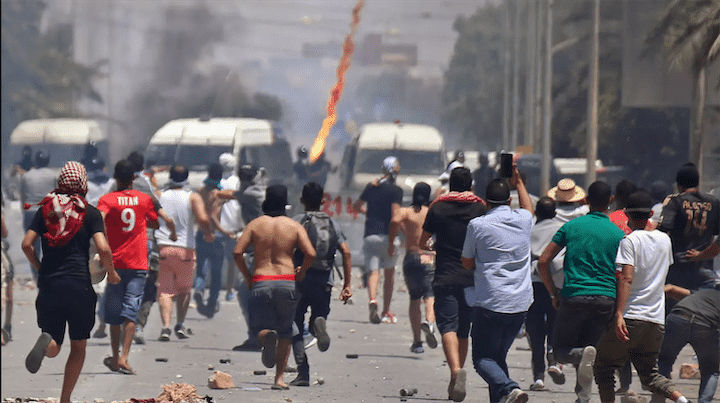 تونس.. توقيف 630 شخصا خلال أحداث عنف ومواجهات ليلية بين قوات الأمن ومحتجين