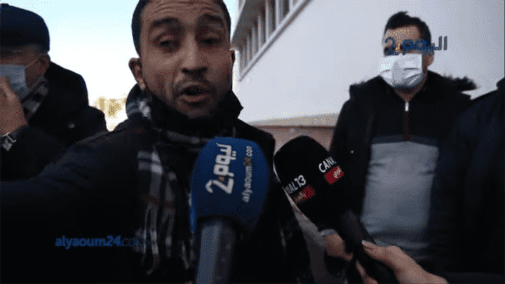 عمال "الحمامات" يحتجون على الإغلاق: الزحام كاين فالطوبيسات وحنا ممنوعين.. كنموتو بالجوع وغرقنا كريدي - فيديو