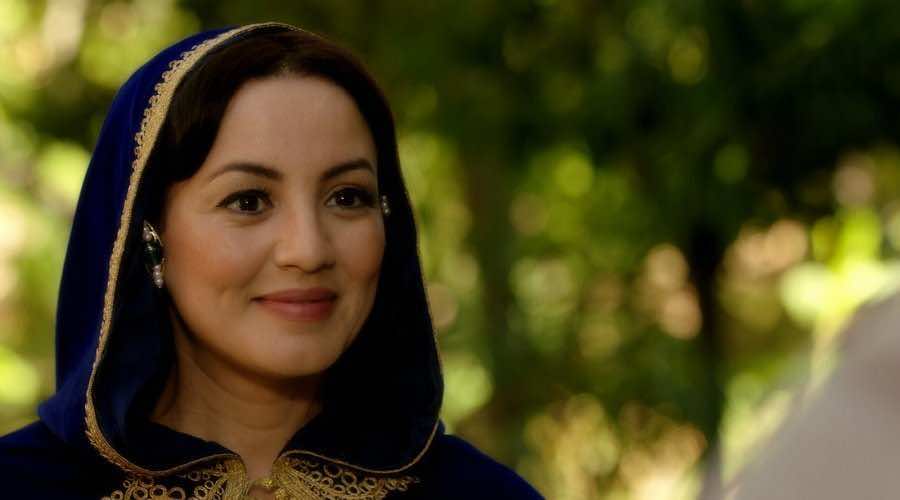 الممثلة سناء عكرود تتضرر من تعليق الرحلات الجوية