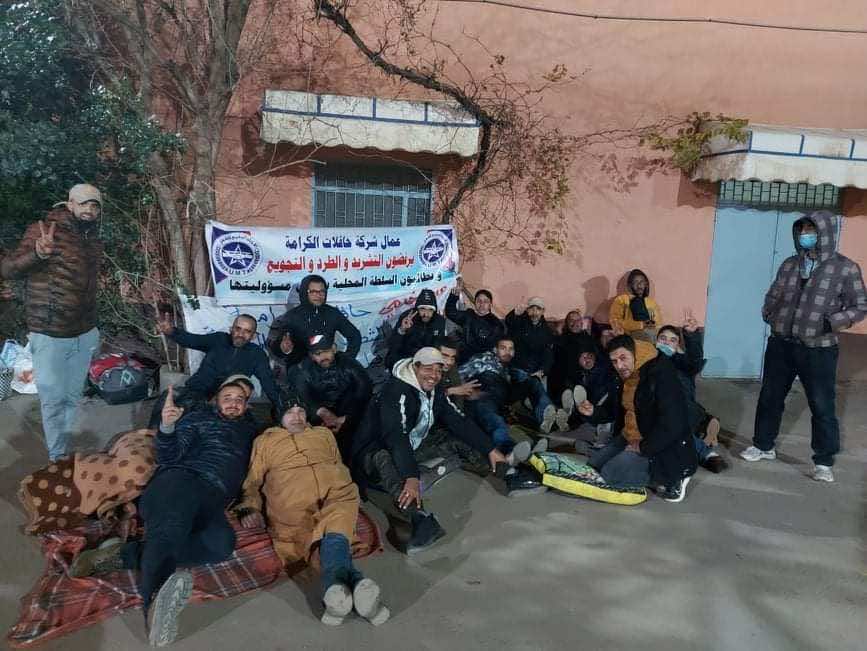 خنيفرة.. عمال حافلات "الكرامة" يخوضون اعتصاما مفتوحا داخل مقر الشركة