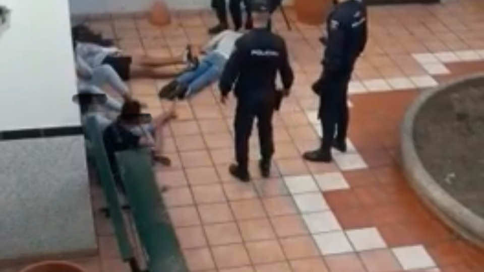 بسبب فيديو يوثق للاعتداء على قاصرين محتجزين.. المغرب يستدعي السفير الاسباني ويعبر عن "قلقه"