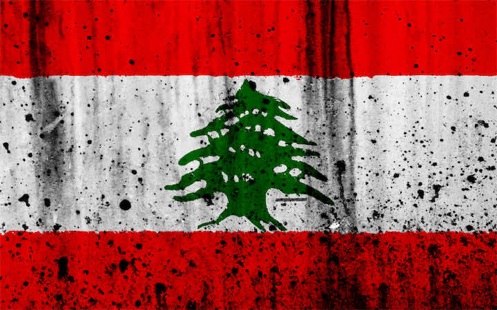 اشتباكات بالصواريخ والقذائف بين عائلتين في لبنان! - فيديو