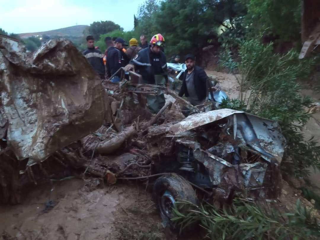 الجزائر تحصي خسائرها بسبب الفيضانات.. سبعة قتلى وسيارات جرفتها السيول