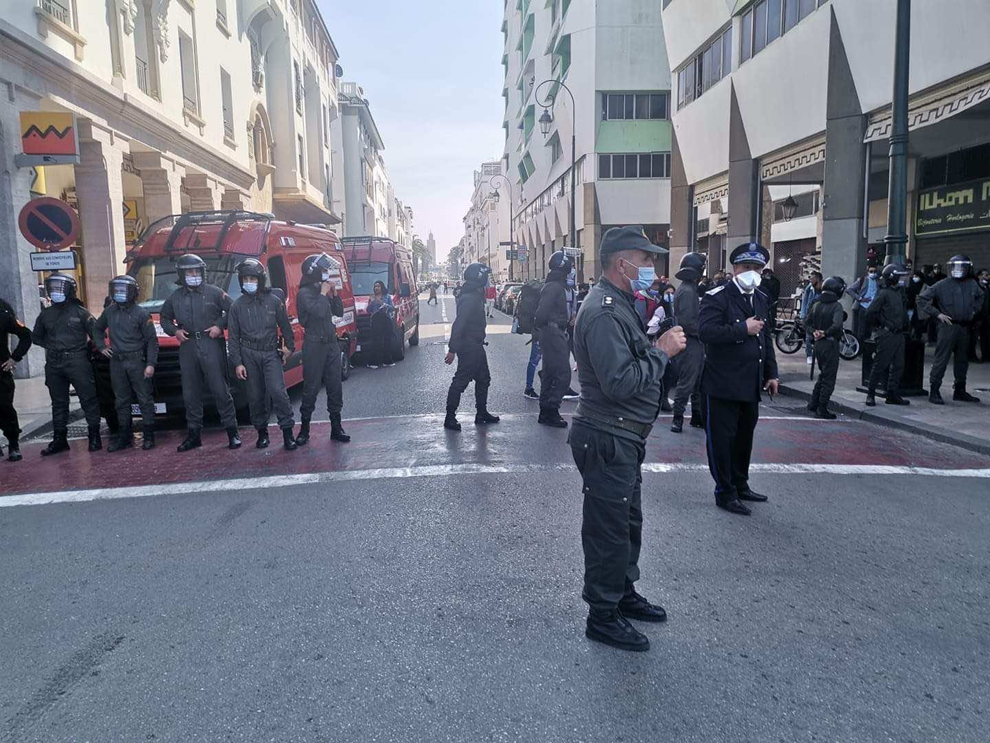 استنفار أمني في الرباط بعد إنزال الأساتذة المتعاقدين.. وحديث عن اعتقالات- صور