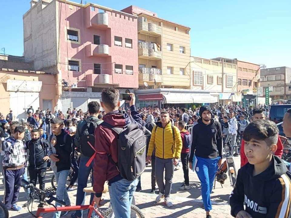 بعد إضراب رجال التعليم.. التلاميذ يخرجون للاحتجاج نصرة لأساتذتهم -صور