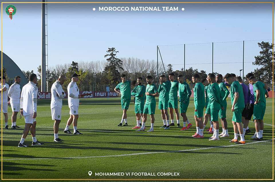 مسحة كورونا سلبية للاعبي المنتخب الوطني قبل التوجه إلى موريتانيا