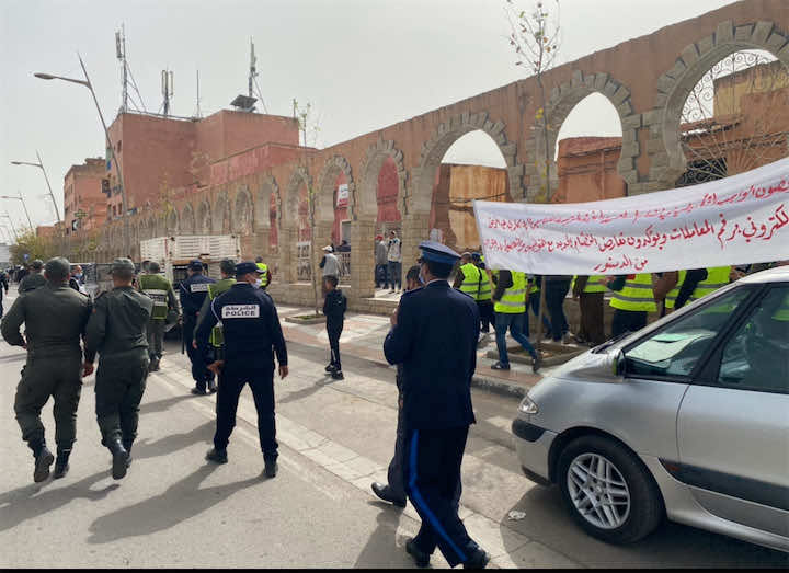 بني ملال... تجار المدينة يضربون عن العمل احتجاجا على التوقيت ونظام المساهمة التكميلي