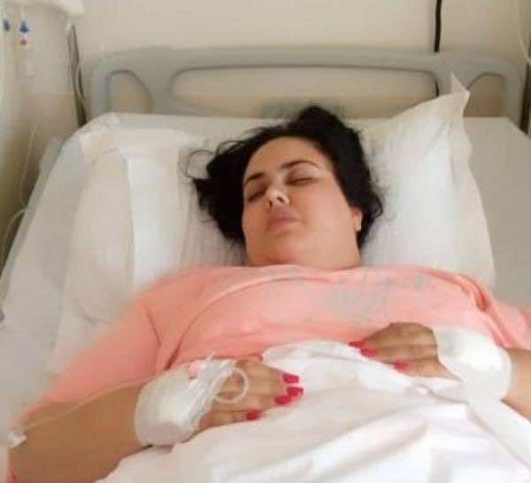 سكينة درابيل في غرفة العمليات بعد أزمة صحية مفاجئة