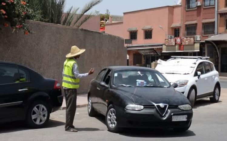 "بيضاويون يطالبون عمدة المدينة بحمايتهم من أصحاب "السترات الصفراء
