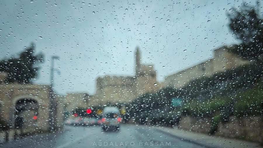 طقس الجمعة.. أجواء غائمة ببعض المناطق واحتمال نزول أمطار