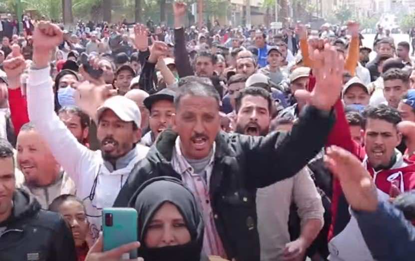 بائع جائل ينتحر في بوفكران.. شقيقه يطالب بالتحقيق مع رجال سلطة وردت اسماءهم في رسالة وداع