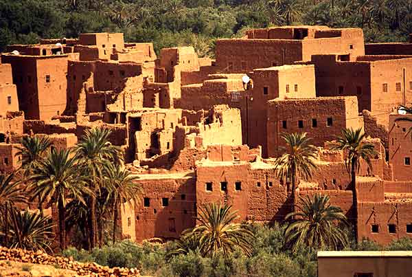 مجلس جهة درعة تافيلالت يطلق مشروعا لفك العزلة عن تسعة قصور