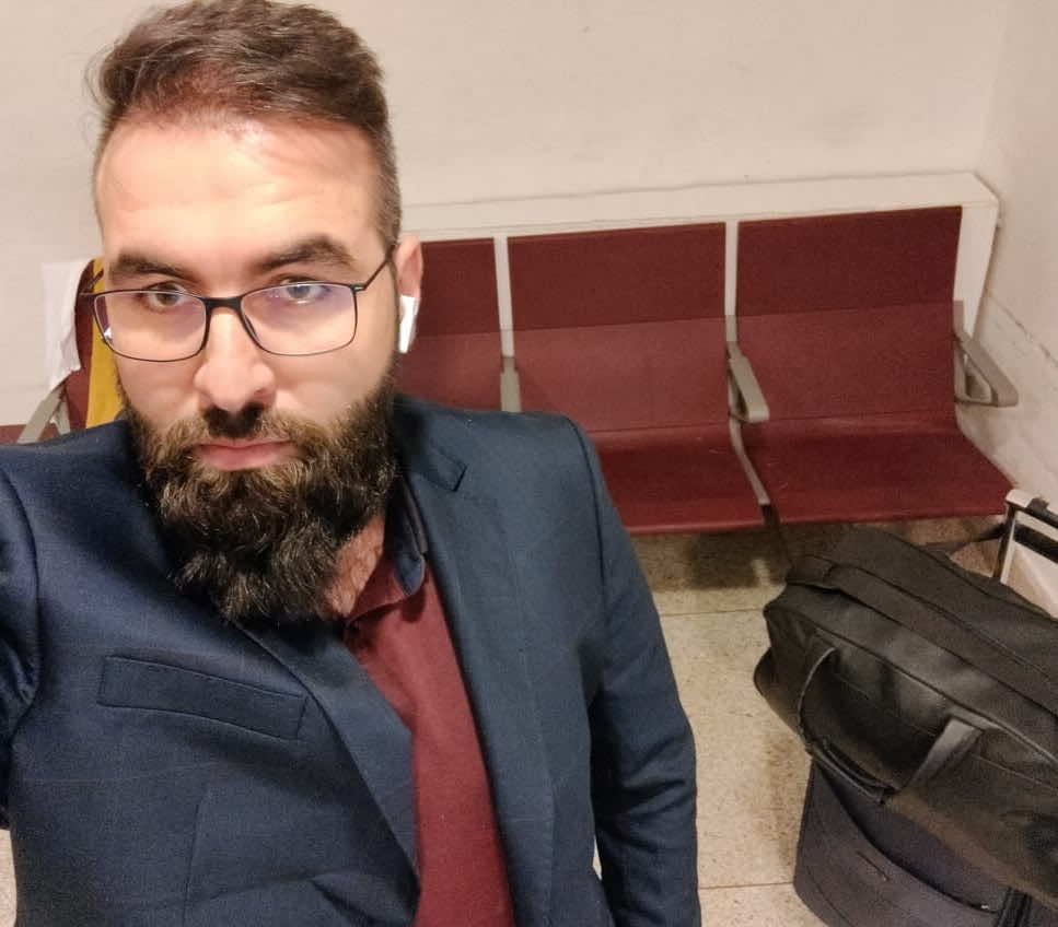 فلسطيني مضرب عن الطعام في مطار محمد الخامس احتجاجا على منعه من دخول المغرب