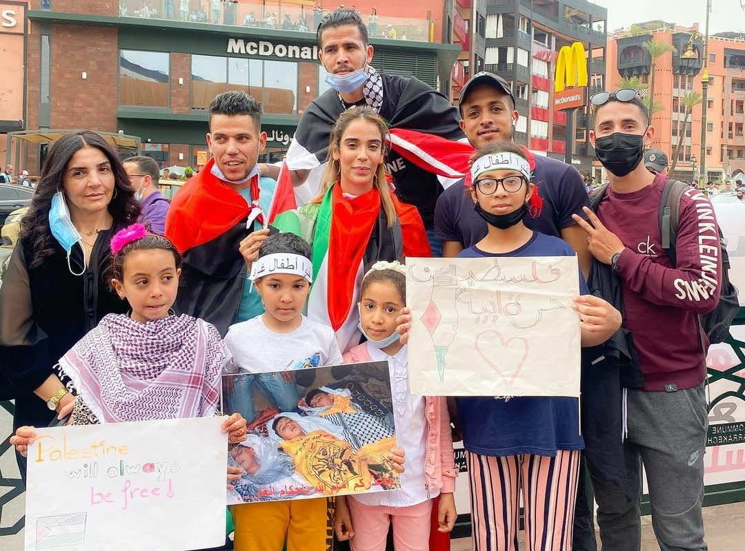 كريمة غيث تتظاهر في مراكش دعما للفلسطينين