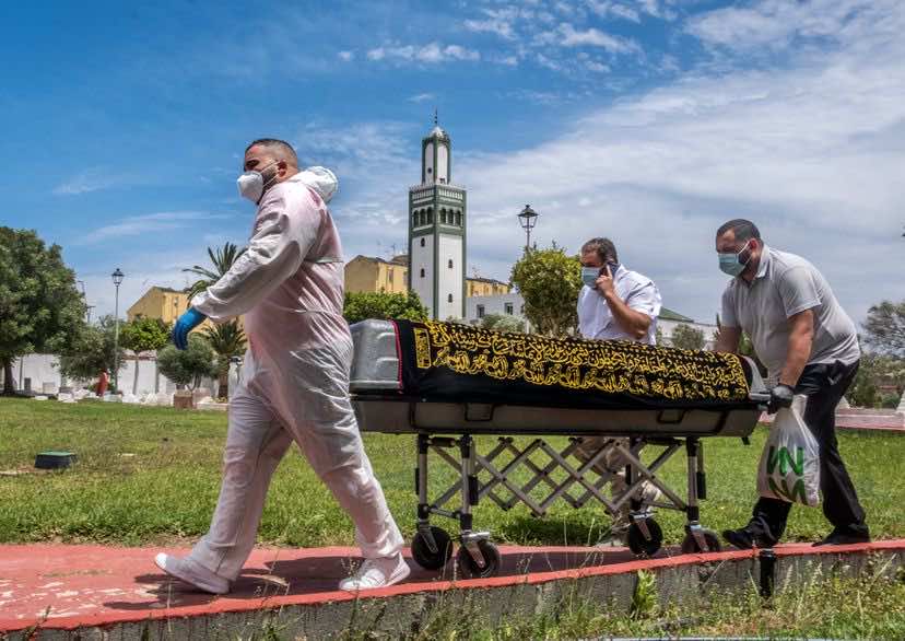 دفن مهاجرين مغربيين في سبتة بعدما لقيا حتفهما في البحر