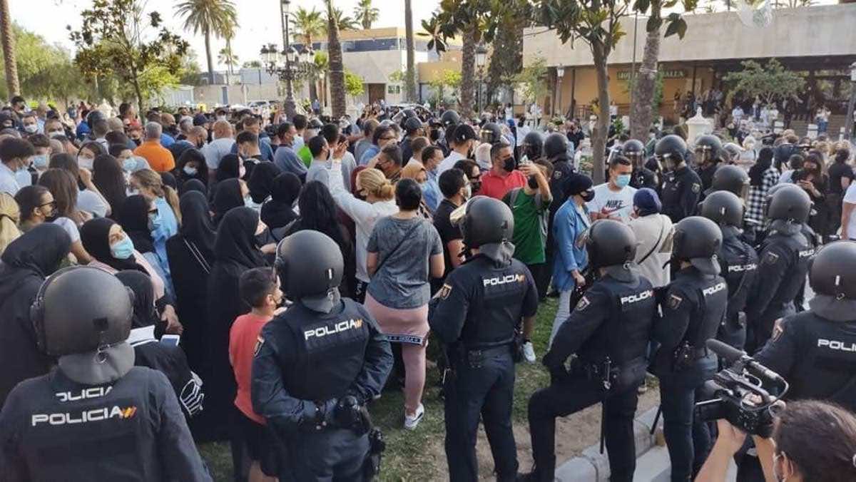 توتر في مليلية.. الحكومة تمنع تجمعات "فوكس" المعادي للمغرب ومظاهرات مرتقبة ضده