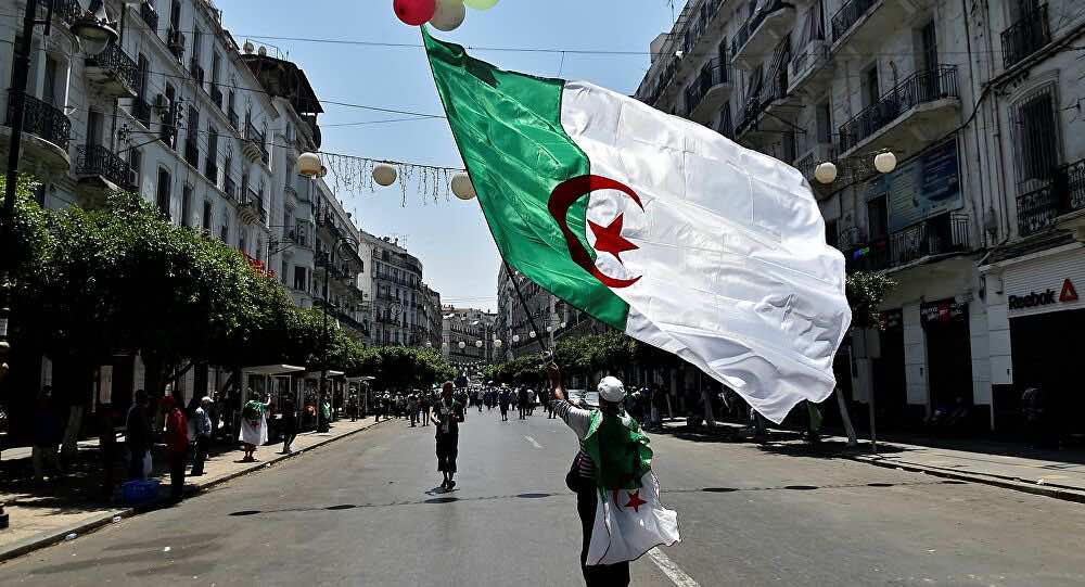 بعد أزيد من سنة على الإغلاق... الجزائر تحدد موعد إعادة فتح منافذها الحدودية