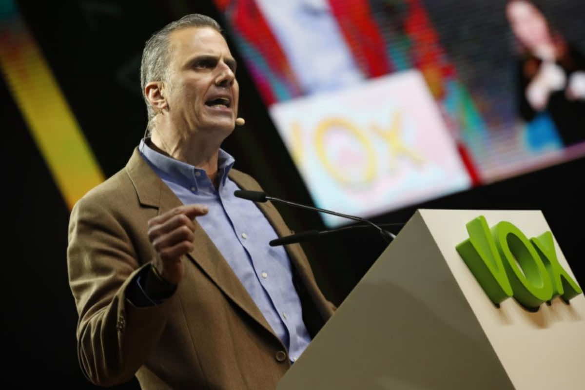 بعد أحداث سبتة .. زعيم  "VOX"  يستعد لزيارة مليلية