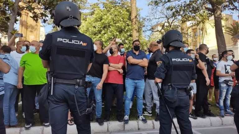 يشتهر بعدائه للمهاجرين المغاربة.. مظاهرات حاشدة ضد زعيم حزب فوكس الإسباني في سبتة