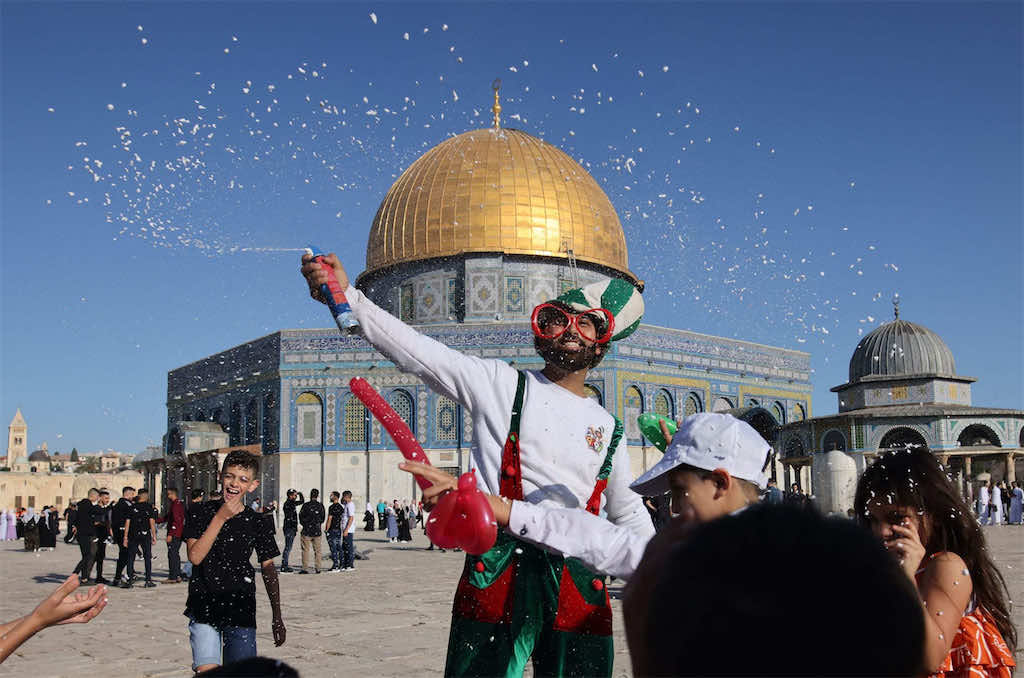 المسلمون يحتفلون بعيد الفطر على وقع اعتداءات الاحتلال ضد الفلسطينيين