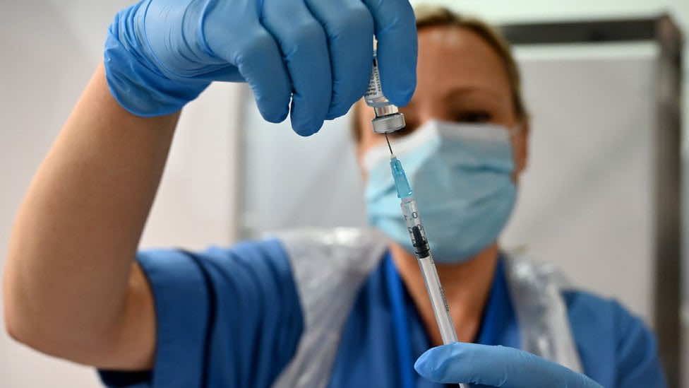 شابة تتلقى عن طريق الخطأ ست جرعات من لقاح فايزر