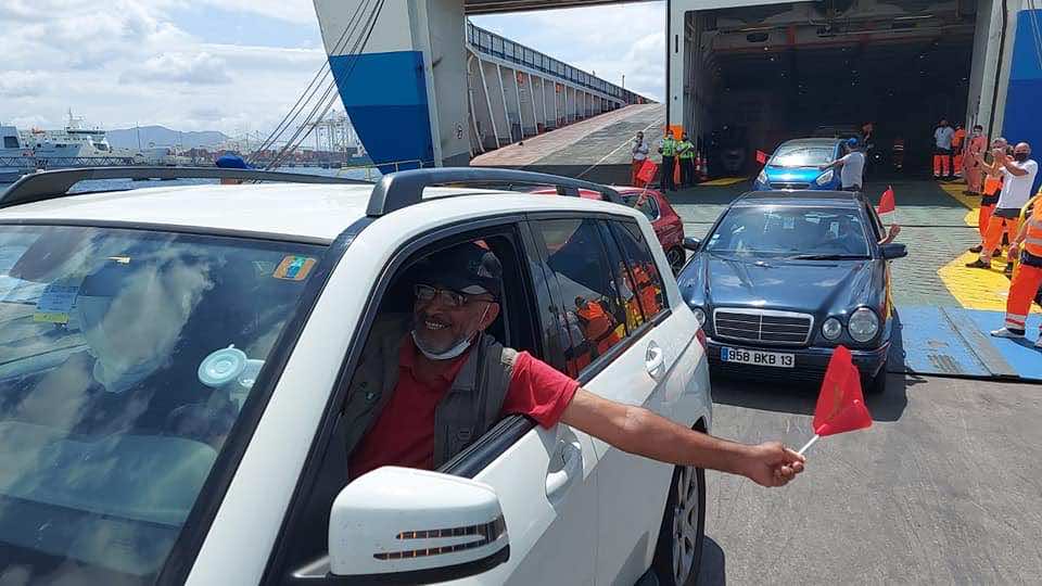 طنجة.. رسو أول باخرة ركاب على متنها مغاربة أوربا - صور