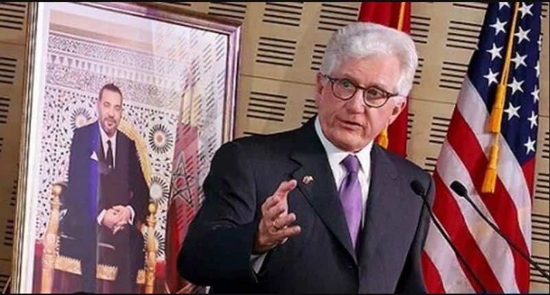 الملك يمنح السفير الأمريكي الأسبق الوسام العلوي من درجة قائد