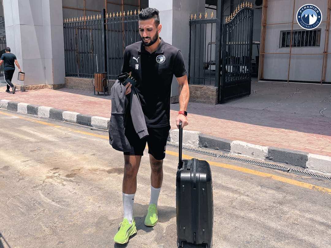 كأس الكونفدرالية... بعثة بيراميدز المصري تشد الرحال إلى الدار البيضاء استعدادا لمواجهة الرجاء- صور