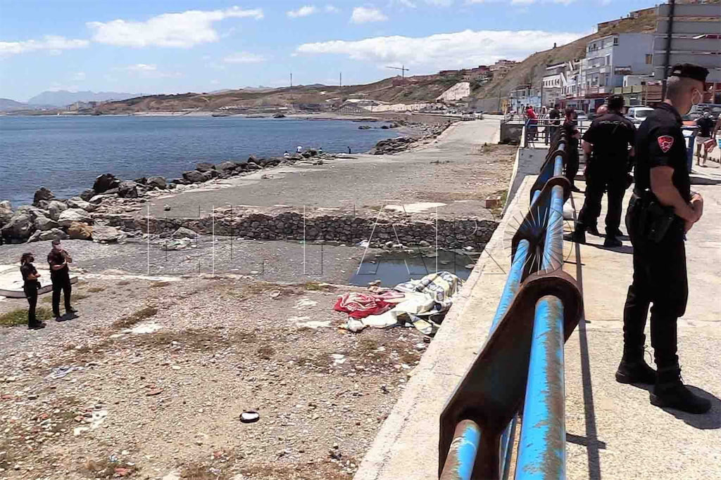 العثور على جثة يشتبه في أنها لمهاجر مغربي بساحل سبتة