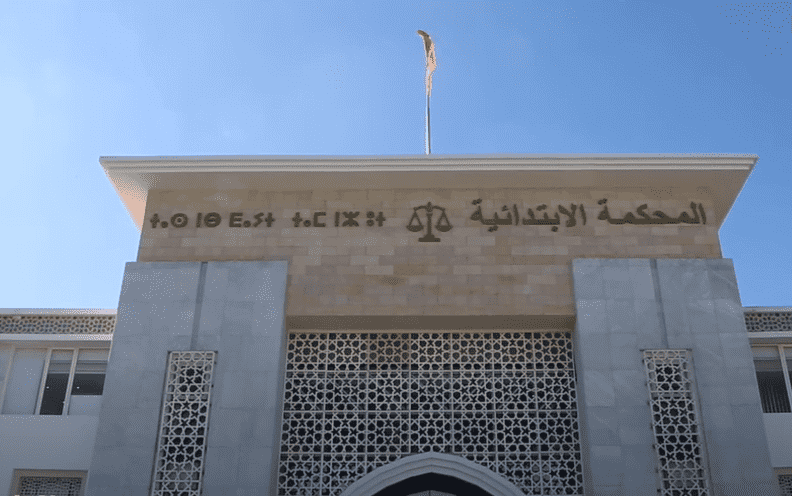 بعد أن شهدت هزات أرضية... وزير العدل يزور ابتدائية طنجة