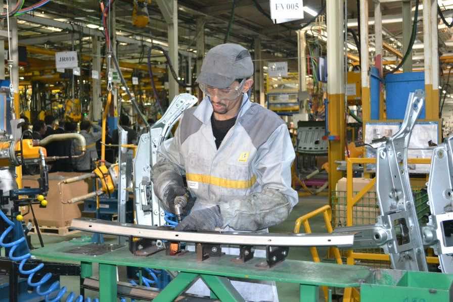 الحكومة تتعهد بالزيادة في "السميك" بالقطاع الخاص بـ5 % في شتنبر المقبل