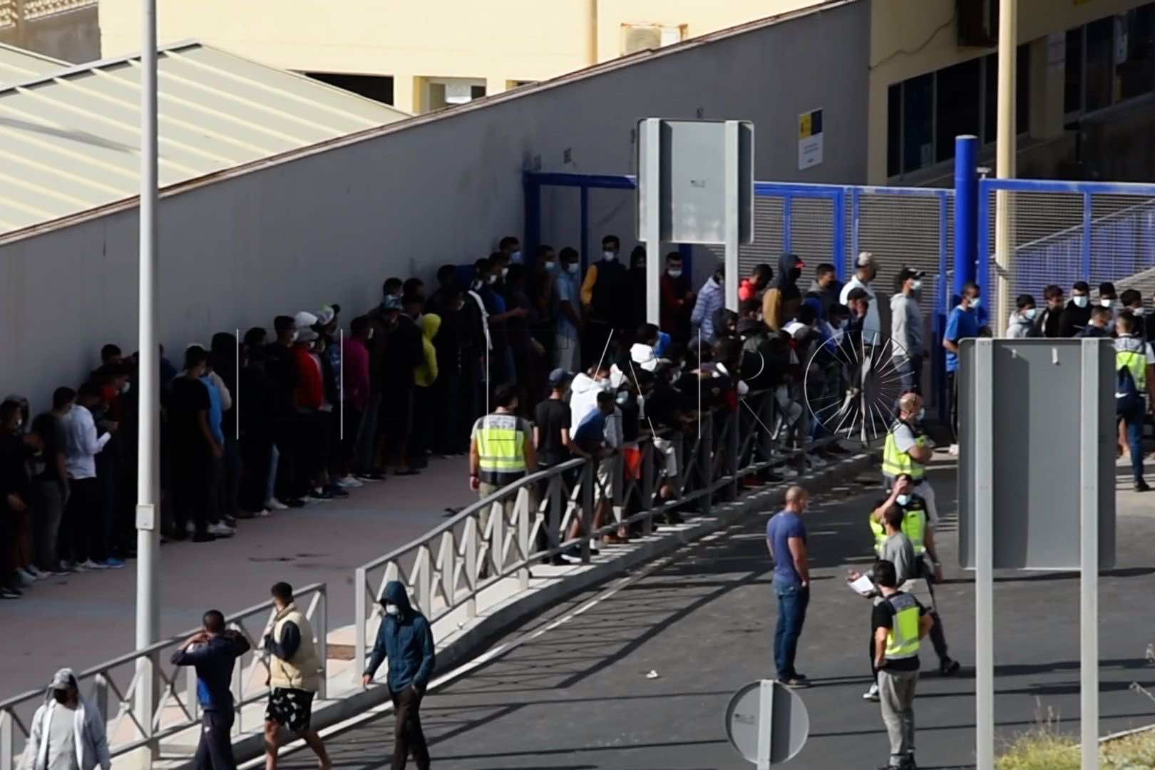 سبتة المحتلة تبدي رغبتها في إعادة فتح معبرها مع المغرب في وجه السياح والعمال