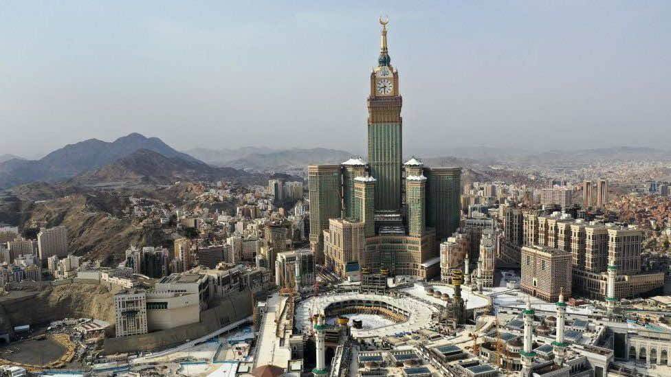 السعودية ماضية في تغيير صورتها وقرار تخفيف استخدام مكبرات صوت المساجد يثير جدلا