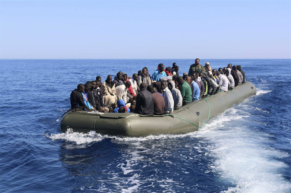 مصرع نحو 60 مهاجرا غرقا قبالة ليبيا