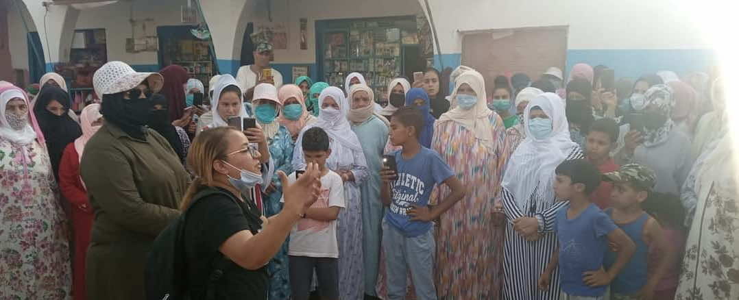 مسيرة حاشدة للنساء بضواحي بني ملال تعبر عن غضب اغتصاب عجوز داخل بيتها