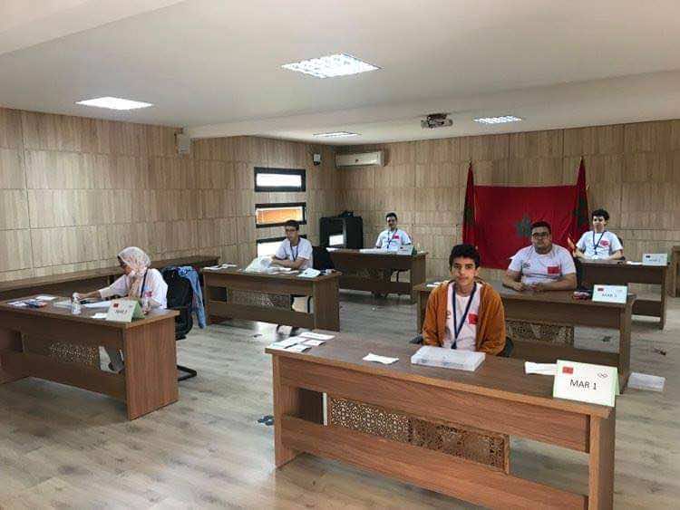 أولمبياد الرياضيات العالمية.. 3 مغاربة يحصلون على ميزات شرفية والمنتخب يحتل المرتبة 75 عالميًا