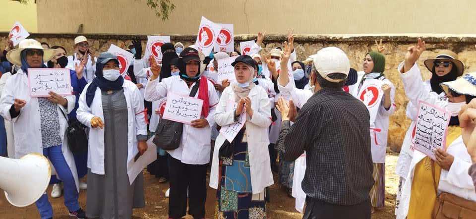 بشعار "الخلصة عطلتوها".. مربيات التعليم الأولي يحتججن أمام مديرية التعليم بخريبكة- صور