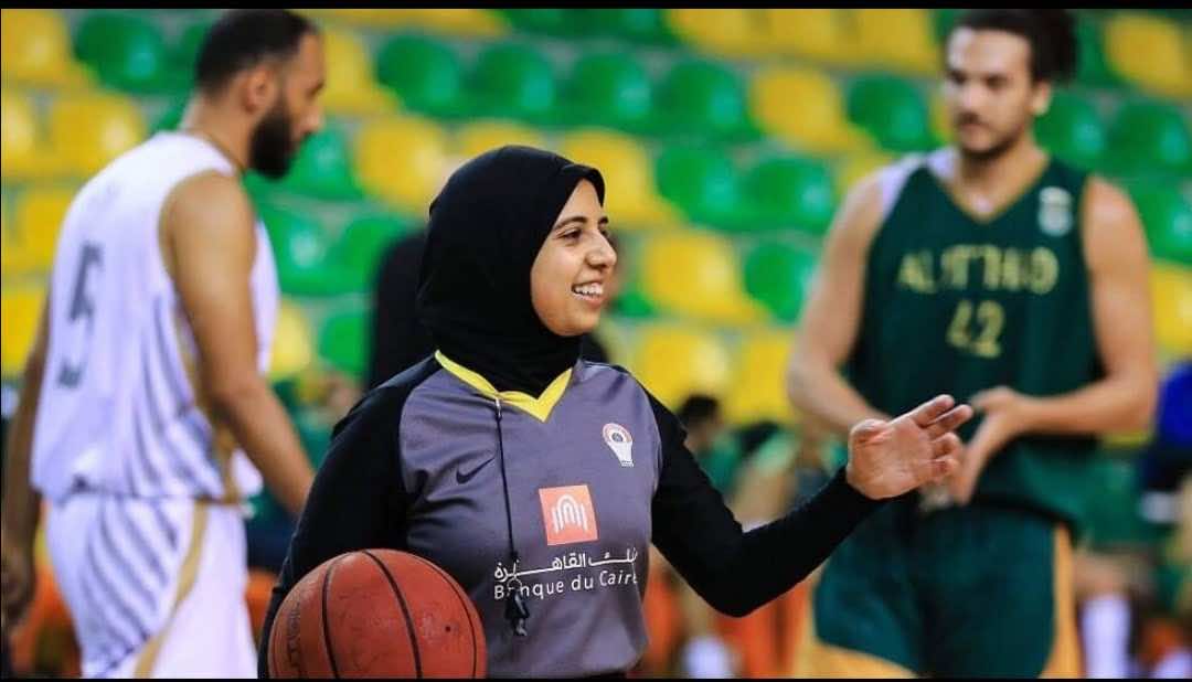 سارة جمال تدخل تاريخ الأولمبياد باختيارها حكما بمسابقة كرة السلة