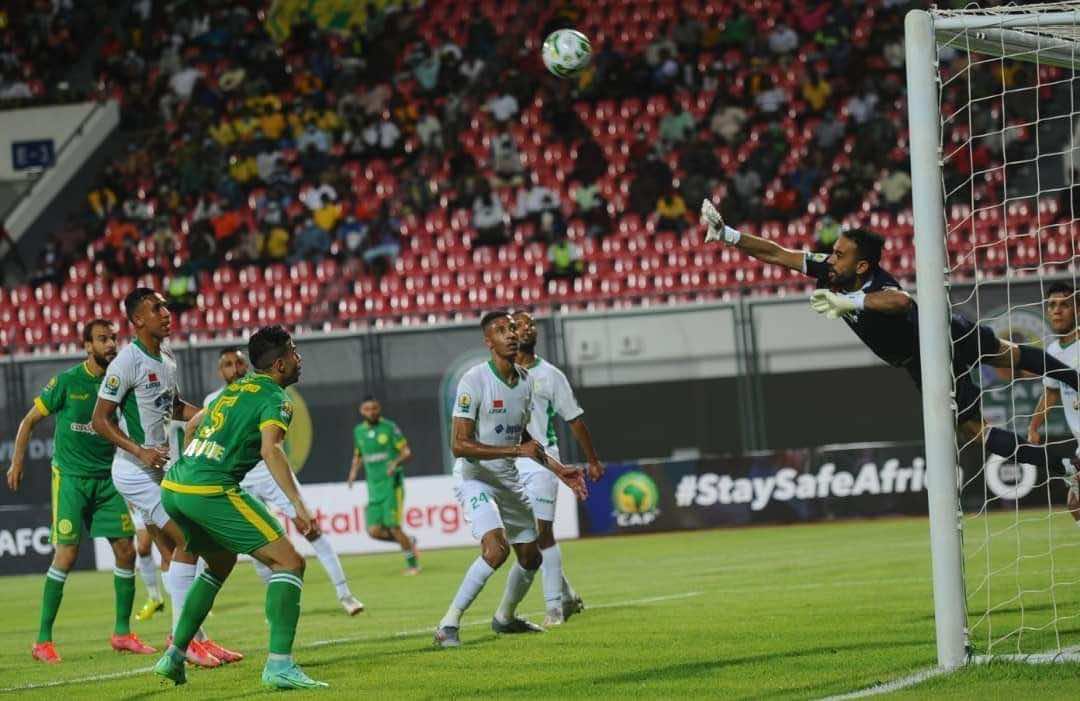 مباشرة بعد تتويجه... الكاف يعاقب فريق الرجاء
