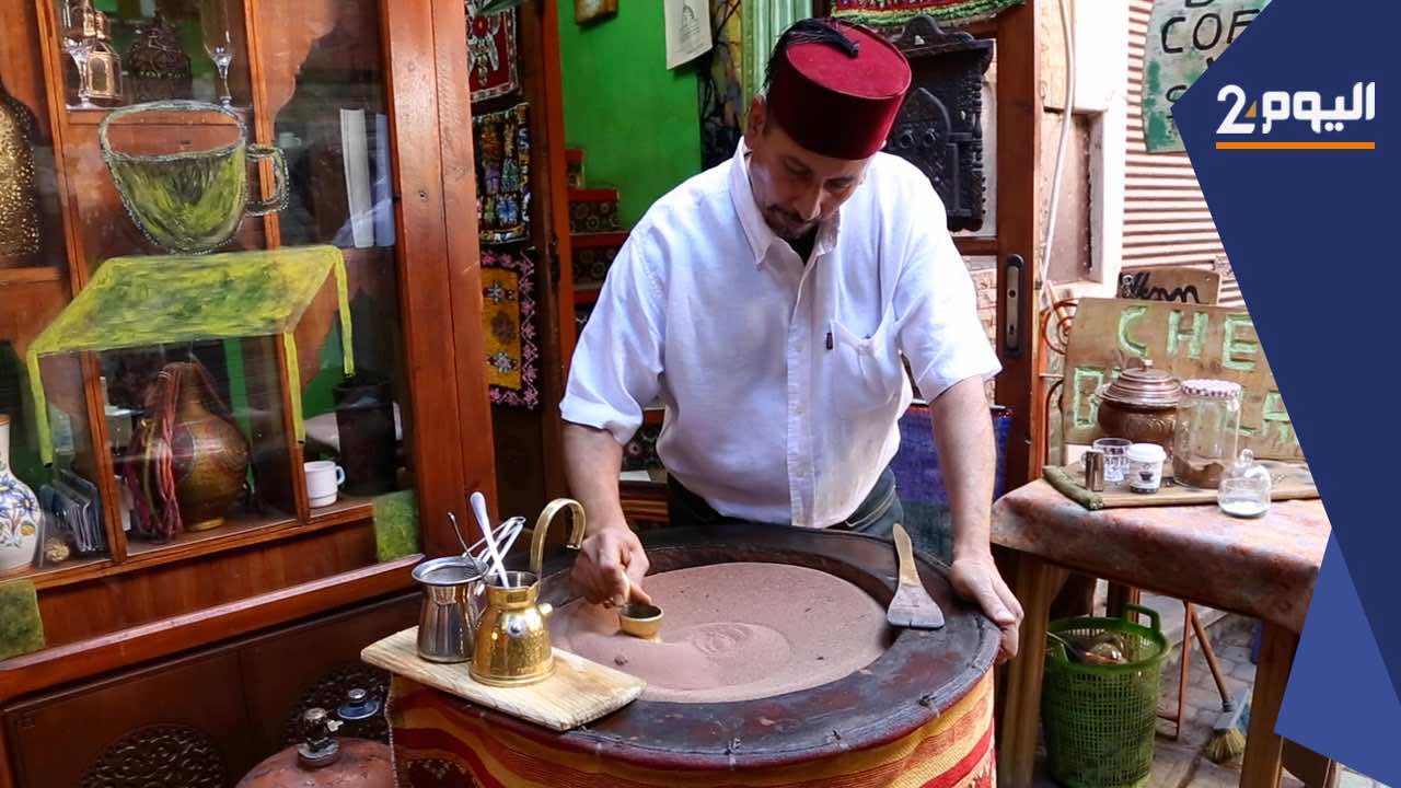 مراكش.. فنجان قهوة تركية على الرمل بتوابل مغربية - فيديو