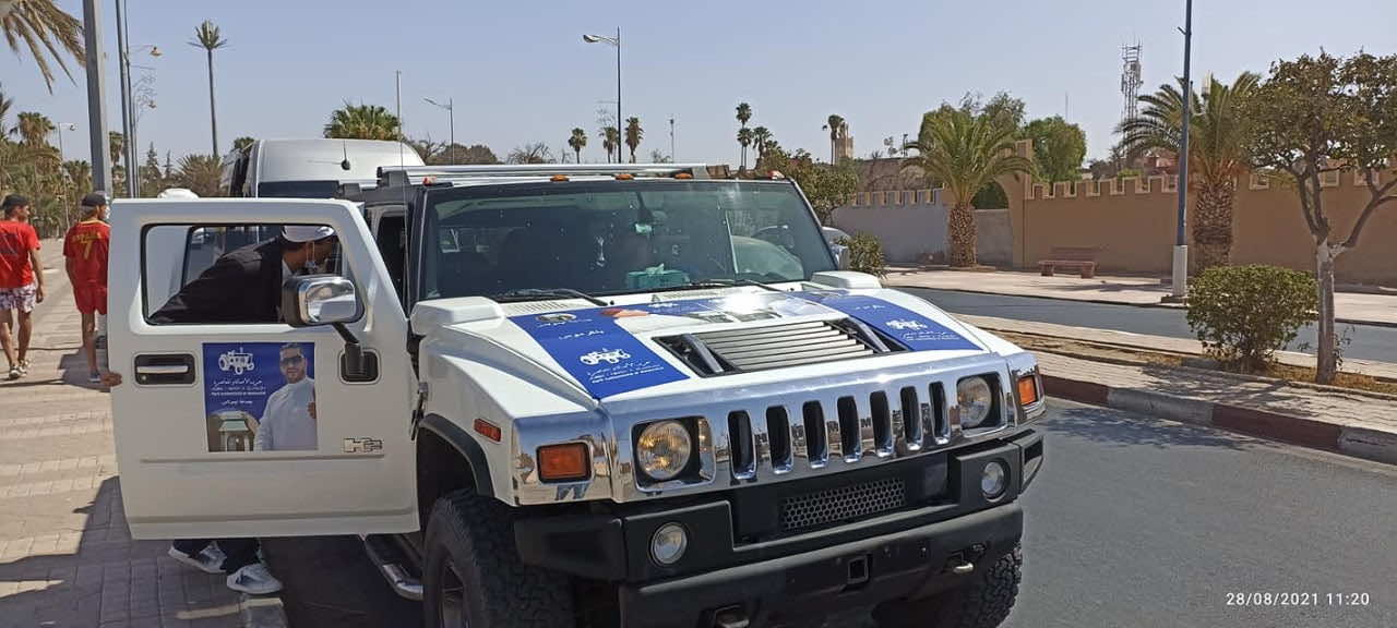 مرشح يخوض حملة بسيارة هامر ويخت -صور