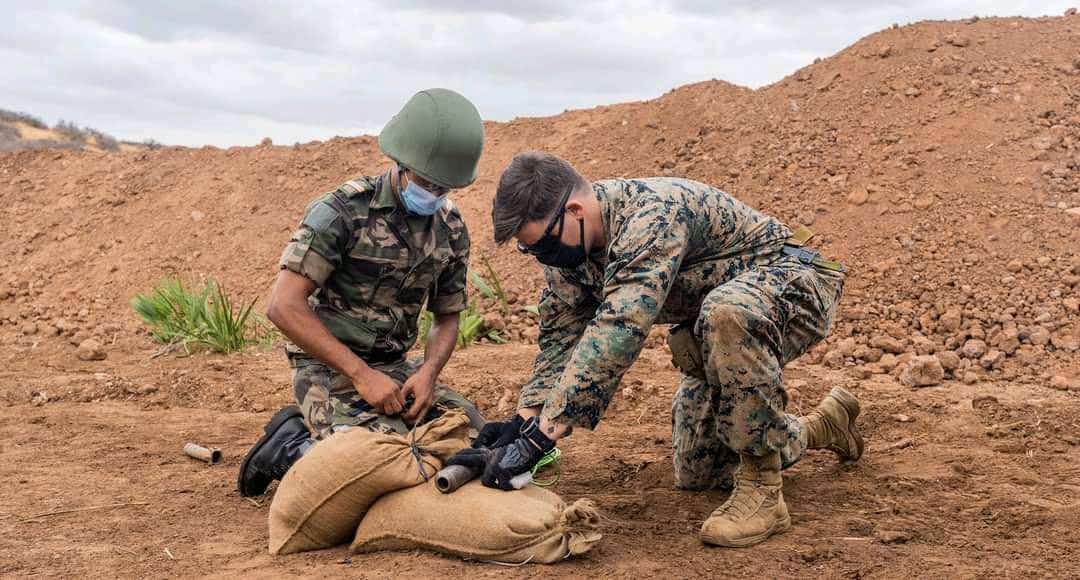 الجيشان المغربي والأمريكي يختتمان تدريبا عسكريا للحماية من الذخائر المتفجرة وإزالة الألغام -صور-