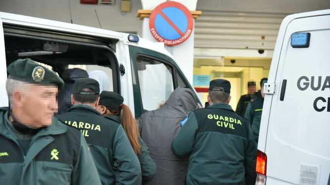 في عملية أمنية بإسبانيا... القبض على 11 شخصا بينهم مغاربة متهمون بارتكاب  19 جريمة خطيرة