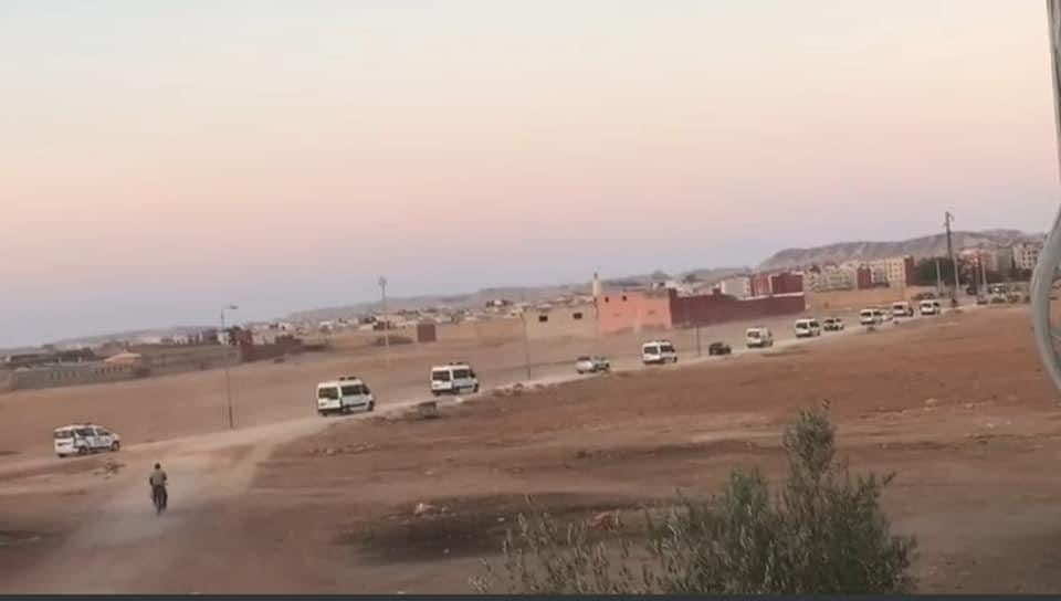واد زم... مواجهات عنيفة بين مواطنين والقوات العمومية بعد هدم بيوت بنيت أثناء الانتخابات