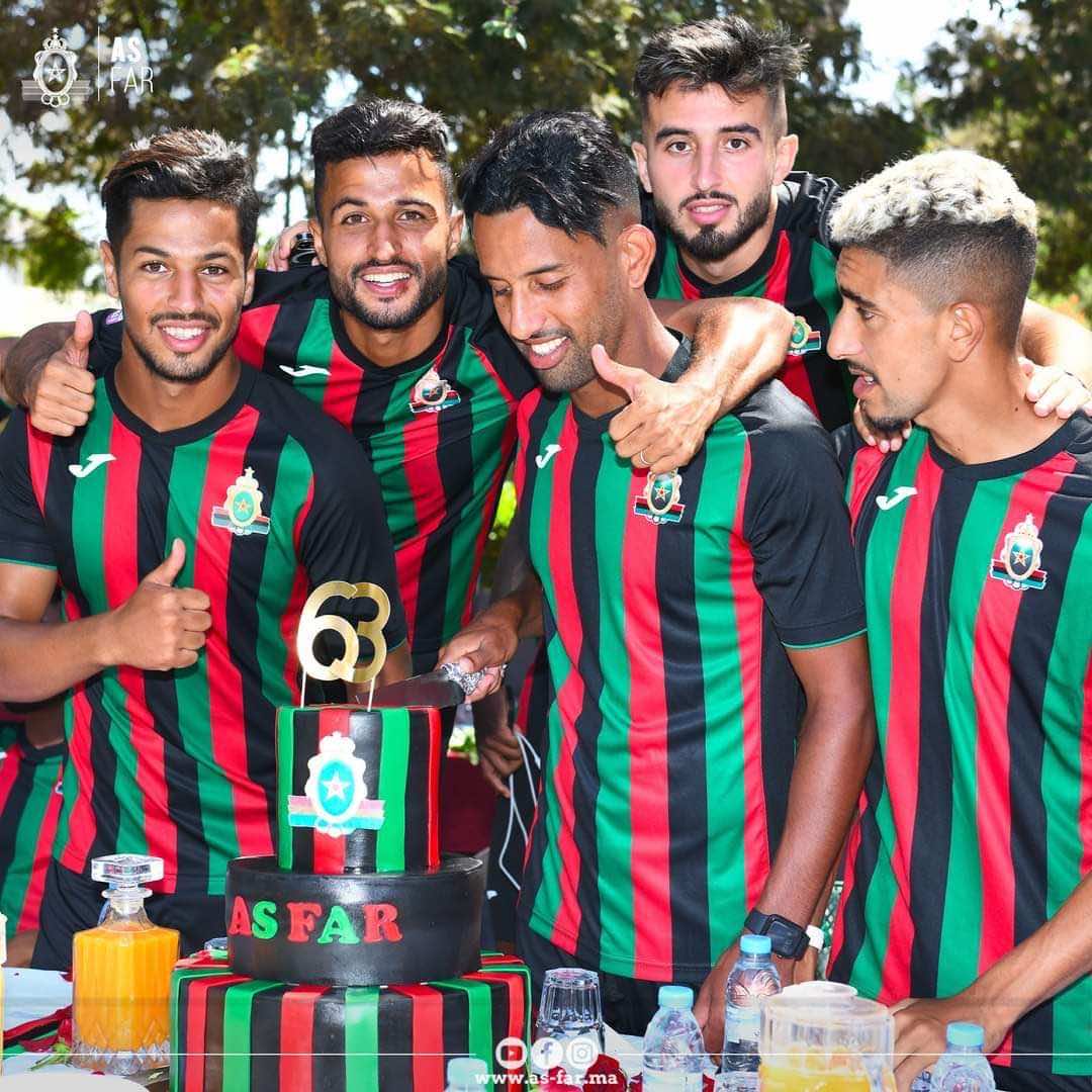 كأس الكونفدرالية... الجيش الملكي يواجه شبيبة القبائل بأقمصته الجديدة