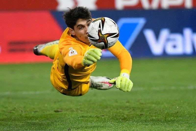 حارس مرمى المنتخب الوطني المغربي: المباريات في إفريقيا عادة ما تكون معقدة